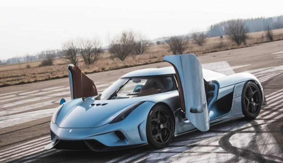 Названы 10 самых быстрых автомобилей в мире. Они "гоняют" до 500 км/ч! (фото и видео)